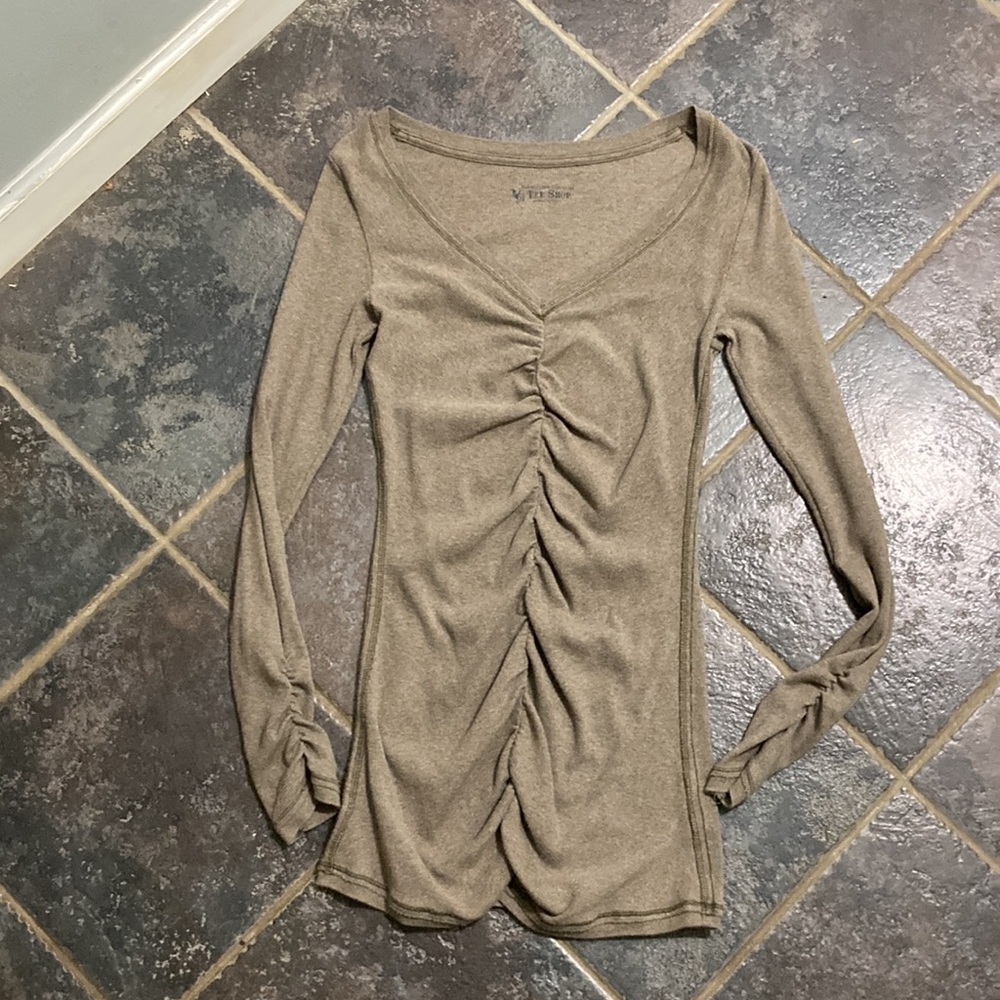 Long Sleeve Stretch V-Neck Size Medium